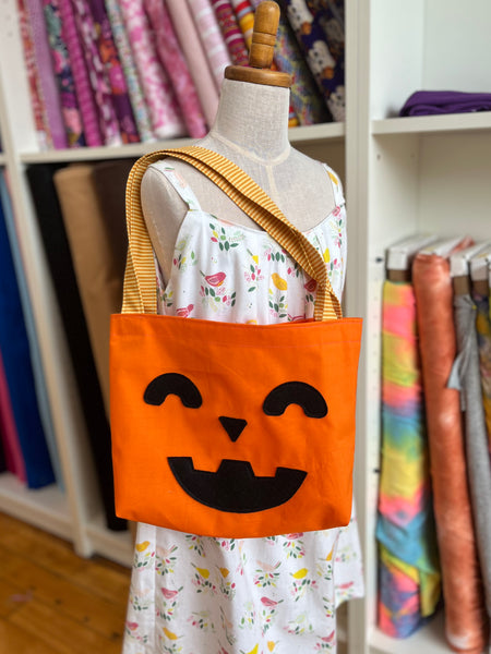 Halloween Trick or Treat Bag: FAMILY Workshop - WELLESLEY