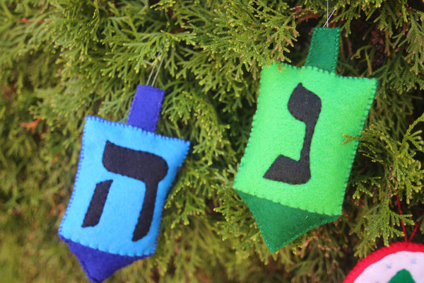 Holiday Hand Sewing: FAMILY Workshop - WELLESLEY